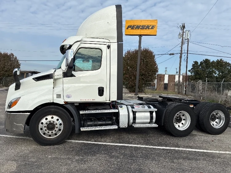 2021 Freightliner Cascadia - image 4