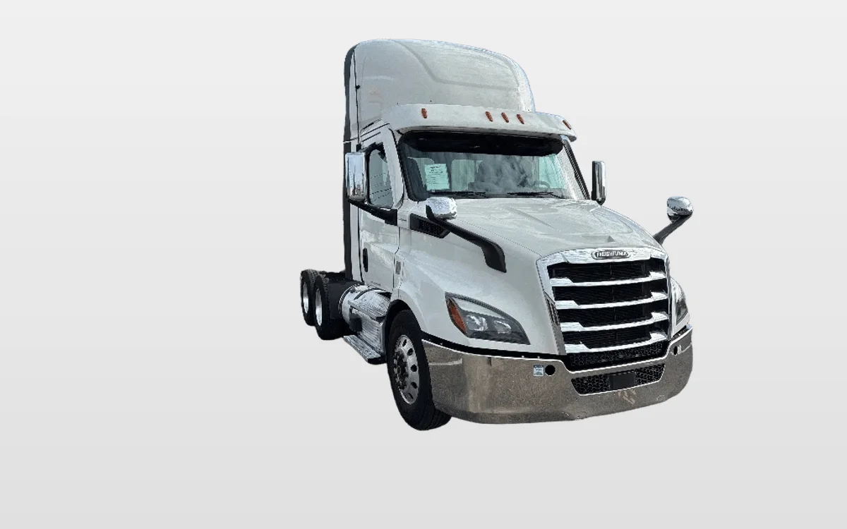 2021 Freightliner Cascadia - image 1