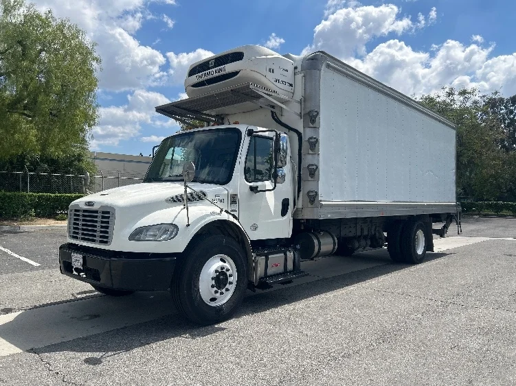 2020 Freightliner M2 106 - image 3