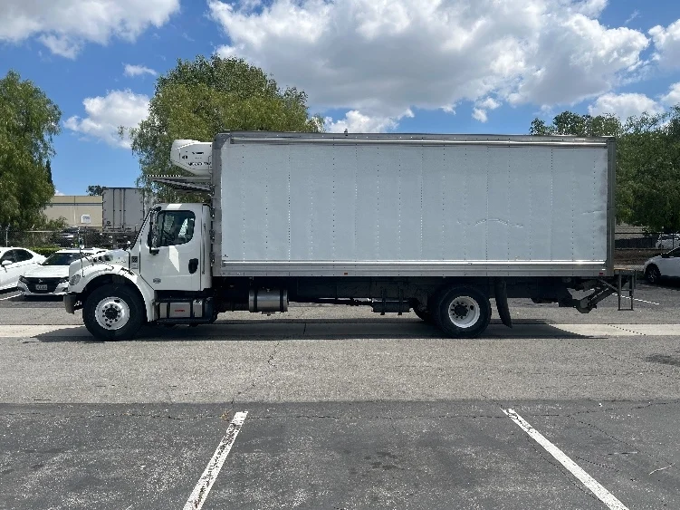 2020 Freightliner M2 106 - image 4