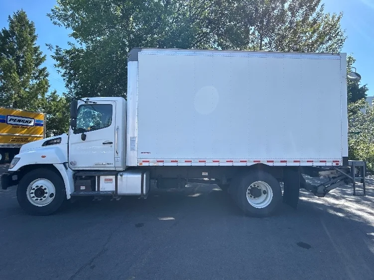 2020 Hino 268 in Clackamas, OR — photo 4