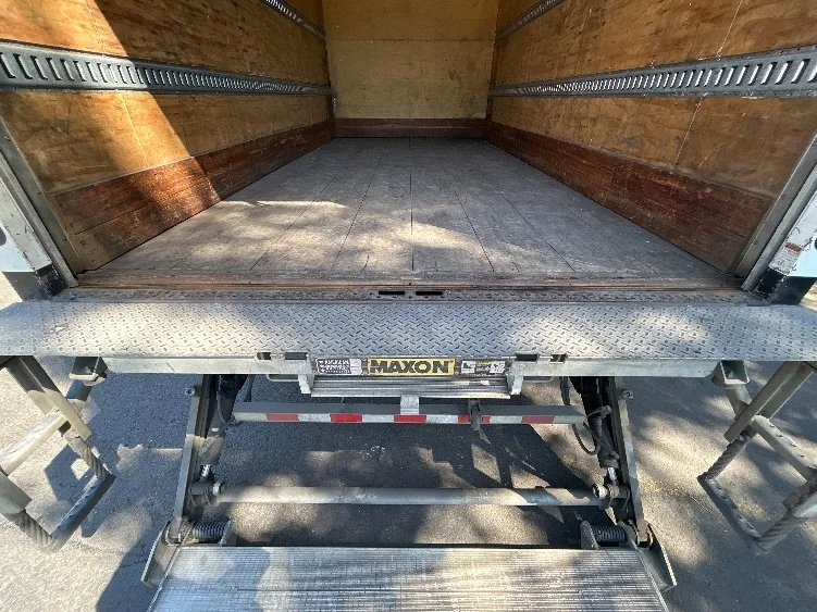 2020 Hino 268 in Clackamas, OR — photo 10