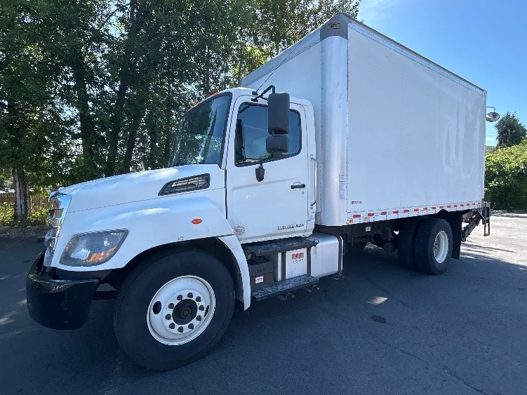 2020 Hino 268 in Clackamas, OR — photo 3