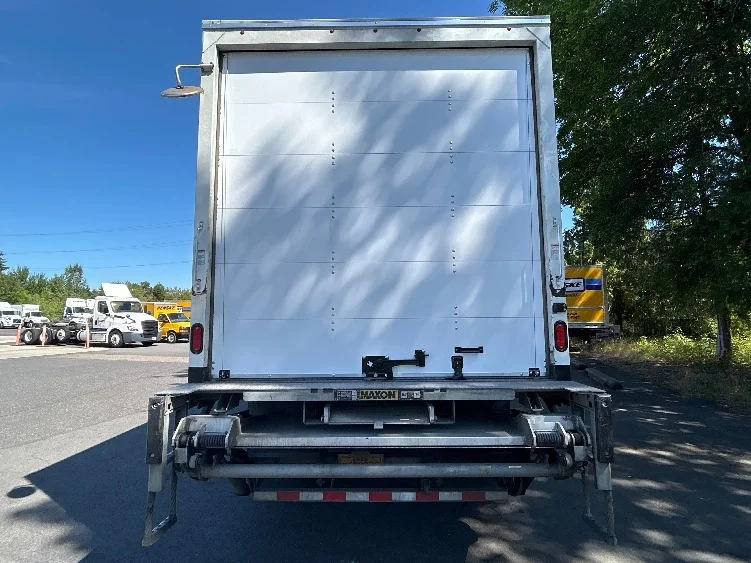 2020 Hino 268 in Clackamas, OR — photo 7