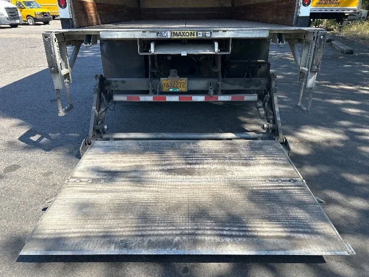 2020 Hino 268 in Clackamas, OR — photo 9
