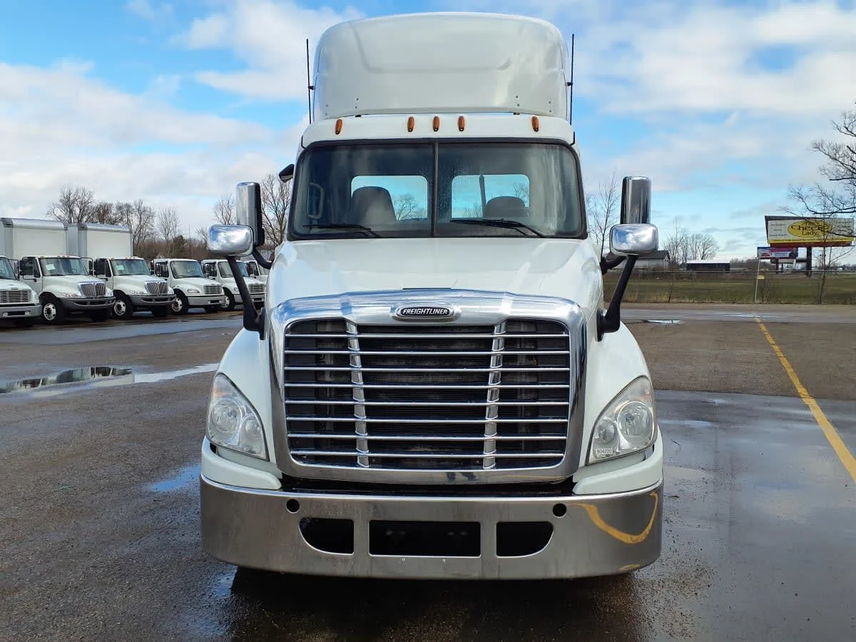 2019 Freightliner Cascadia in Wayland, MI — photo 2