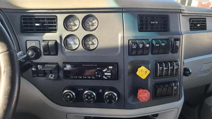 2020 Peterbilt 579 — photo 19
