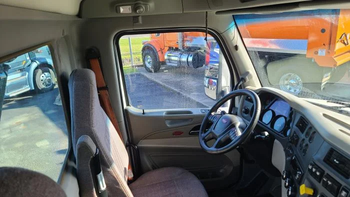 2020 Peterbilt 579 — photo 18