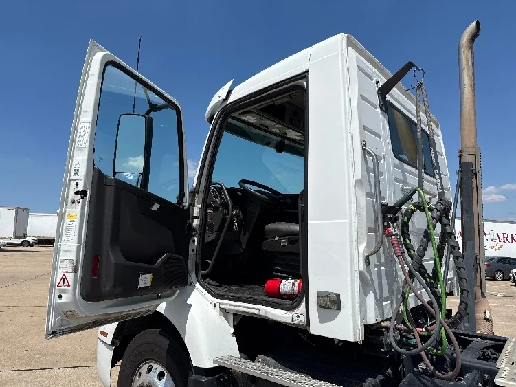 2022 Volvo in Grand Prairie, TX — photo 9