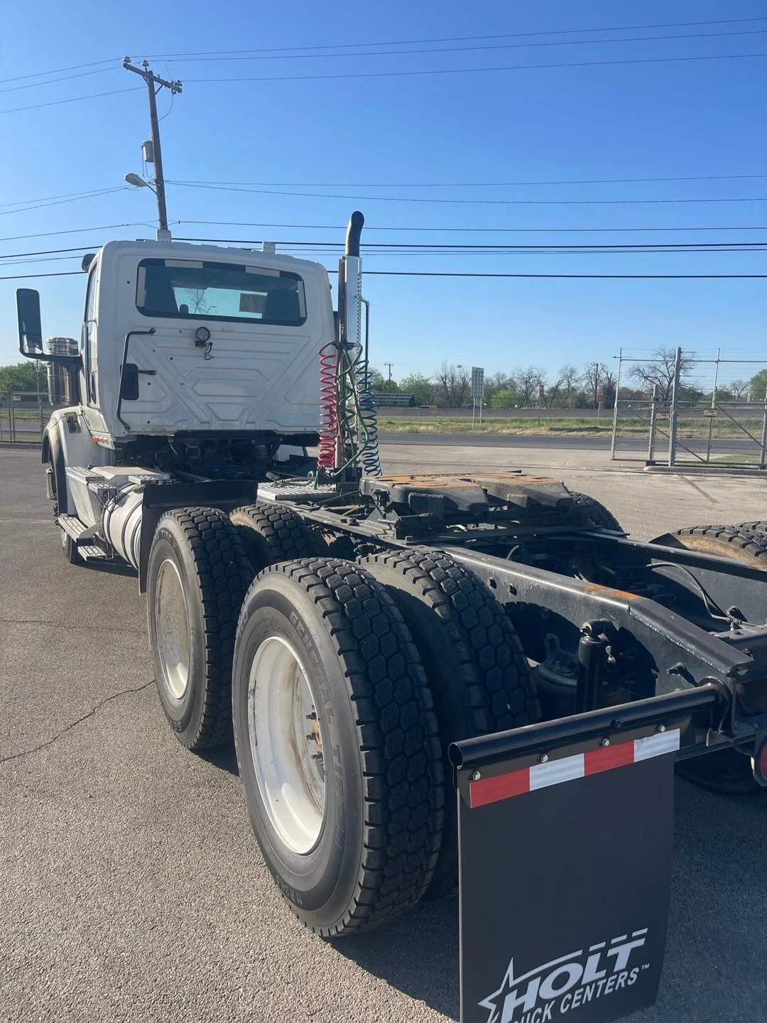 2023 International HX - image 4