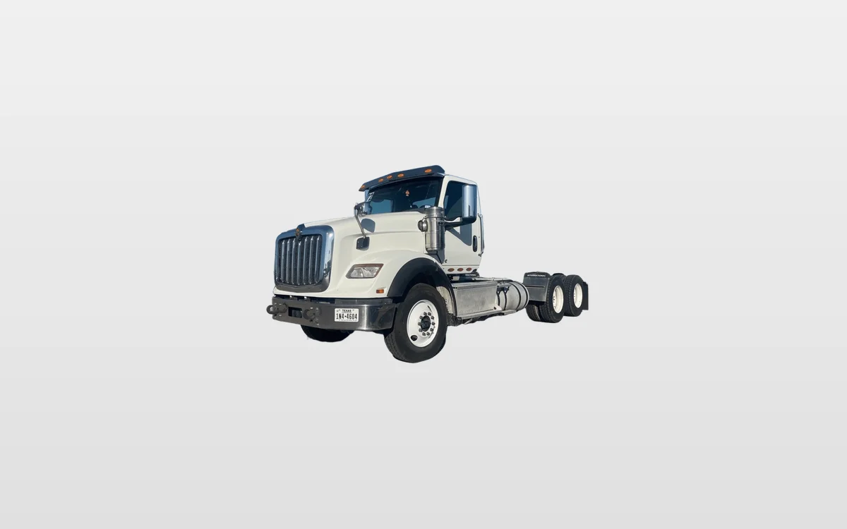 2023 International HX - image 1