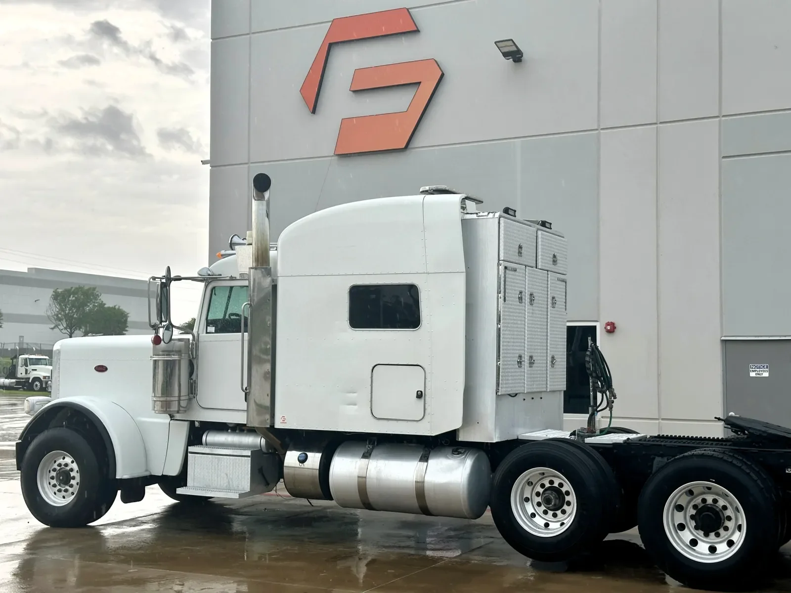 2016 Peterbilt 389 - image 7
