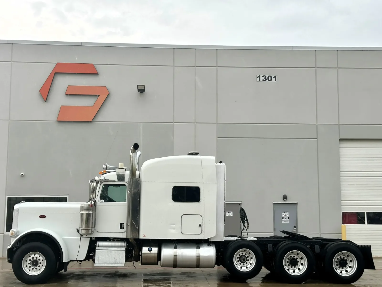 2016 Peterbilt 389 in Hutchins, TX — photo 4