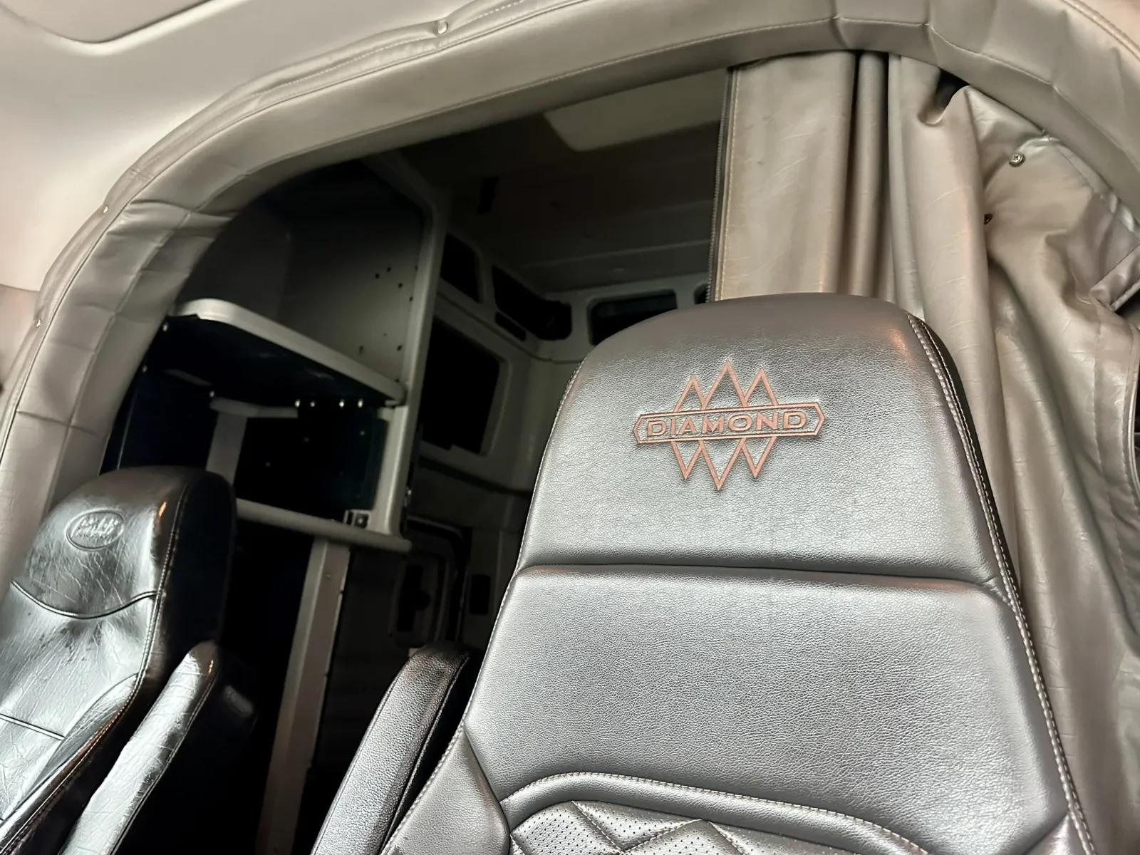 2016 Peterbilt 389 - image 19