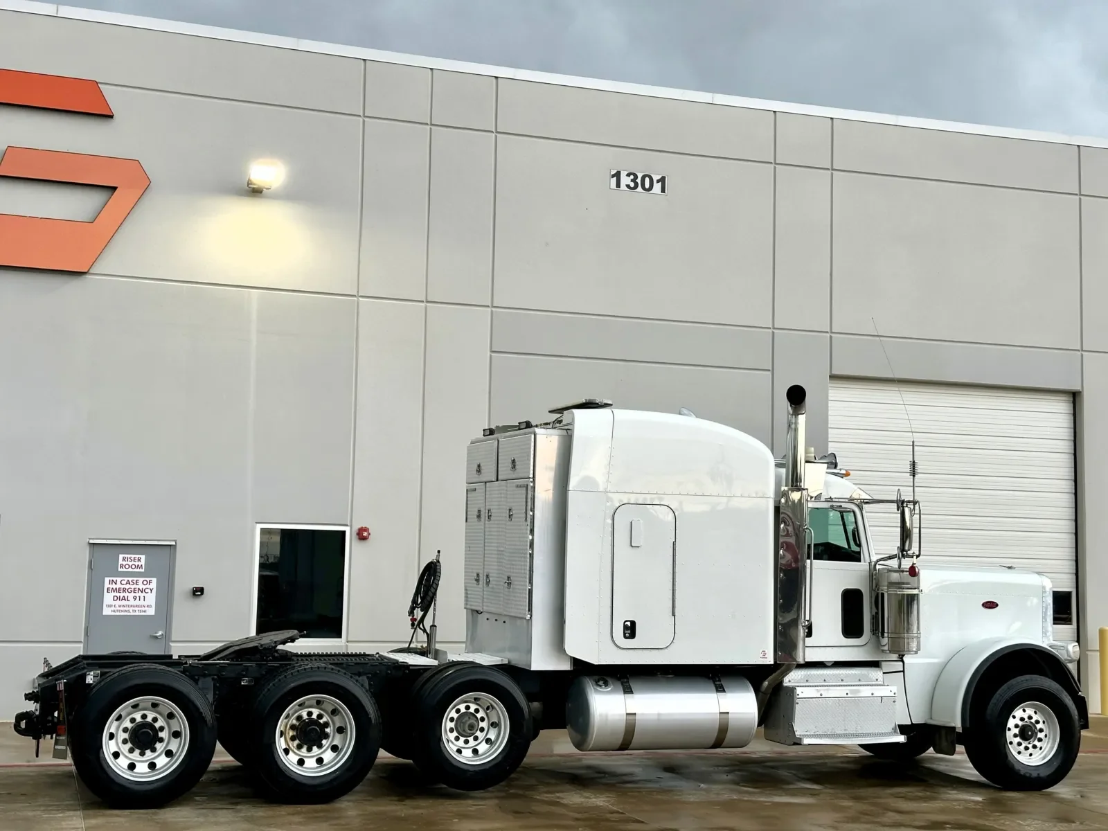 2016 Peterbilt 389 - image 5