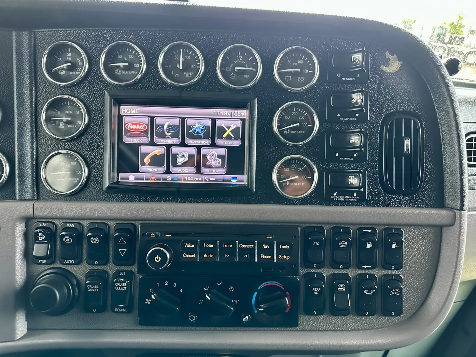 2016 Peterbilt 389 - image 17