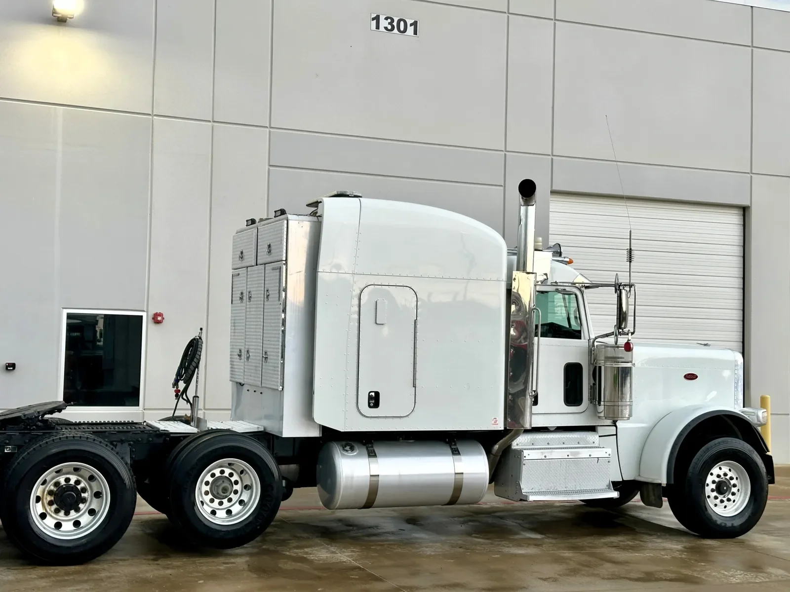 2016 Peterbilt 389 - image 6