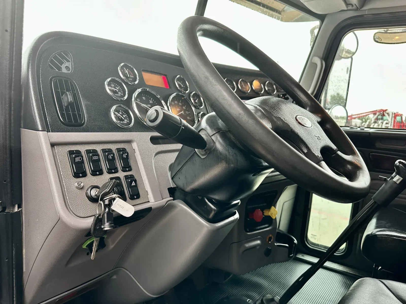 2016 Peterbilt 389 - image 14