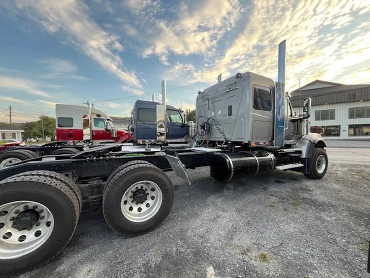 2026 International HX - image 3