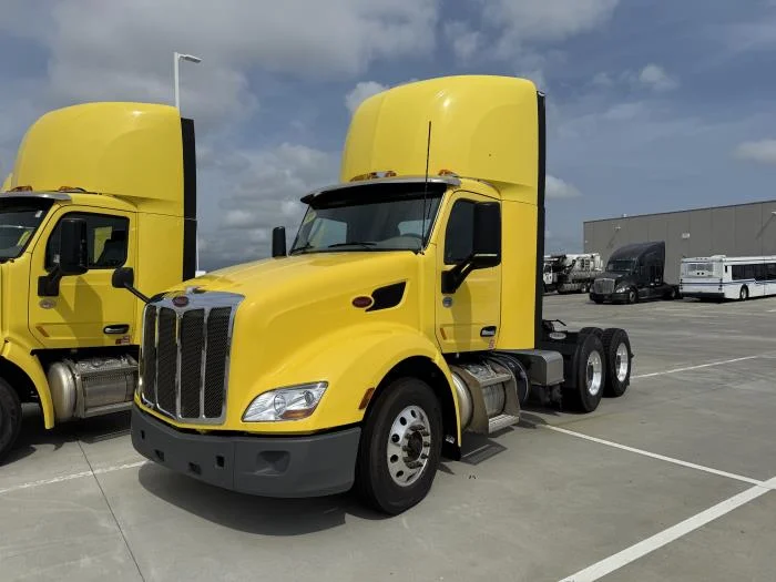 2021 Peterbilt 579 in Pontoon Beach, IL — photo 2