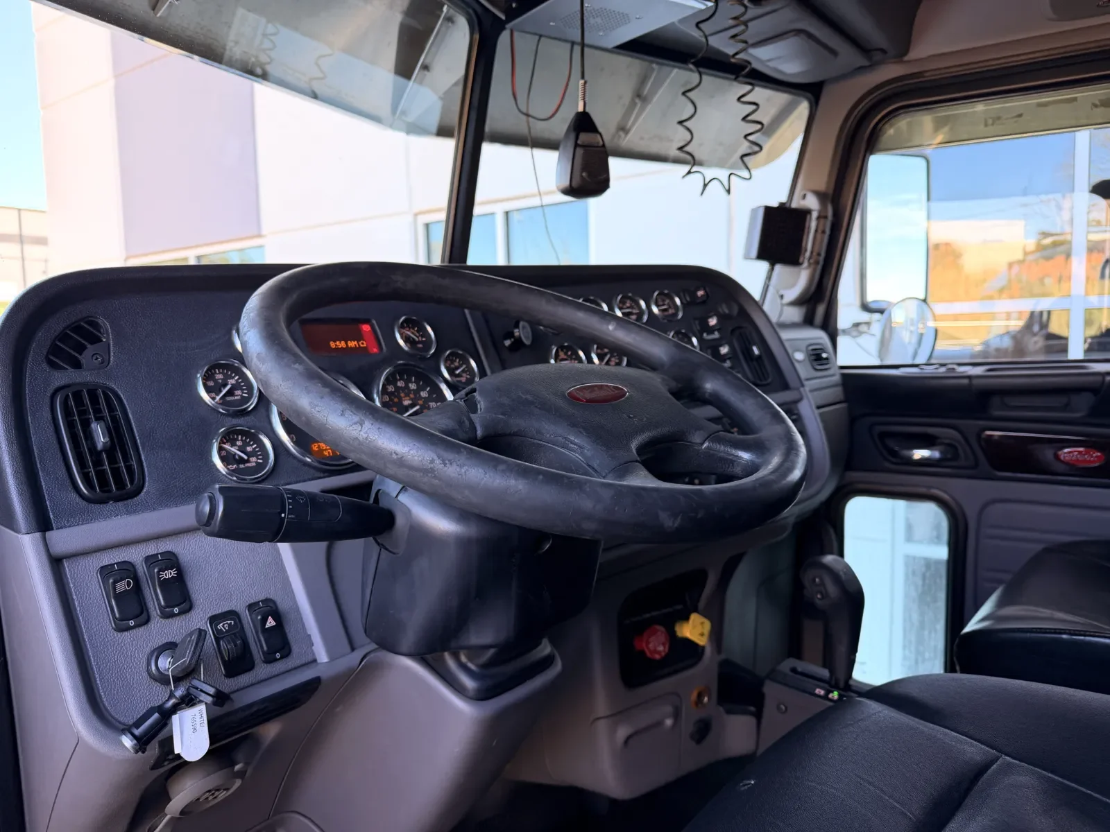 2021 Peterbilt 389 - image 16