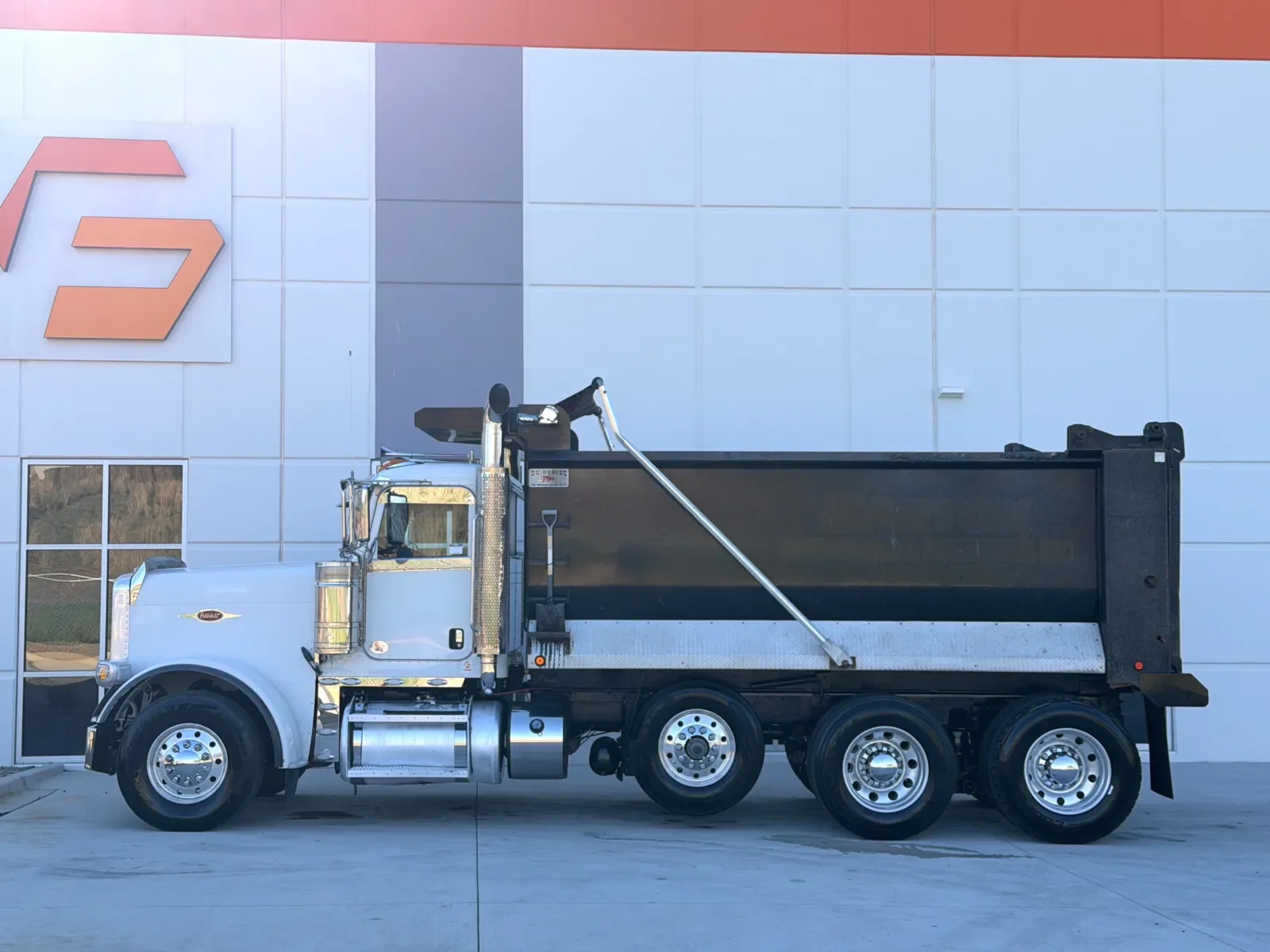 2021 Peterbilt 389 - image 5