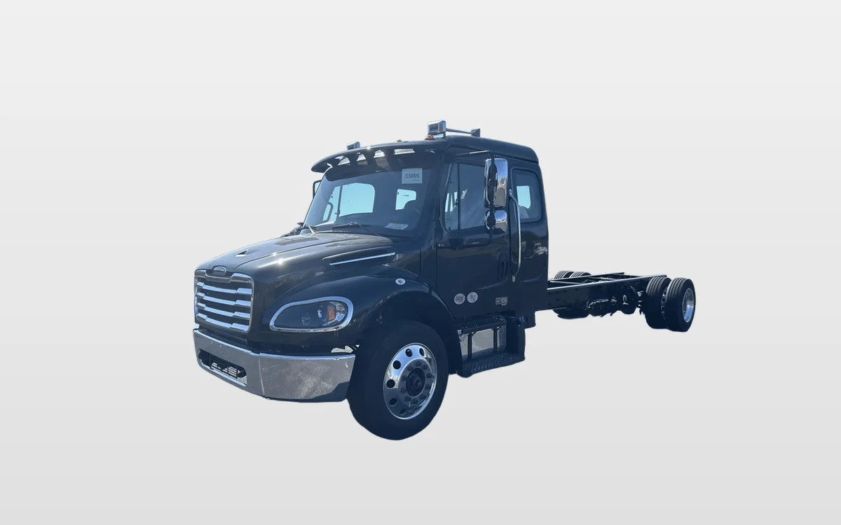 2025 Freightliner M2 106 - image 1
