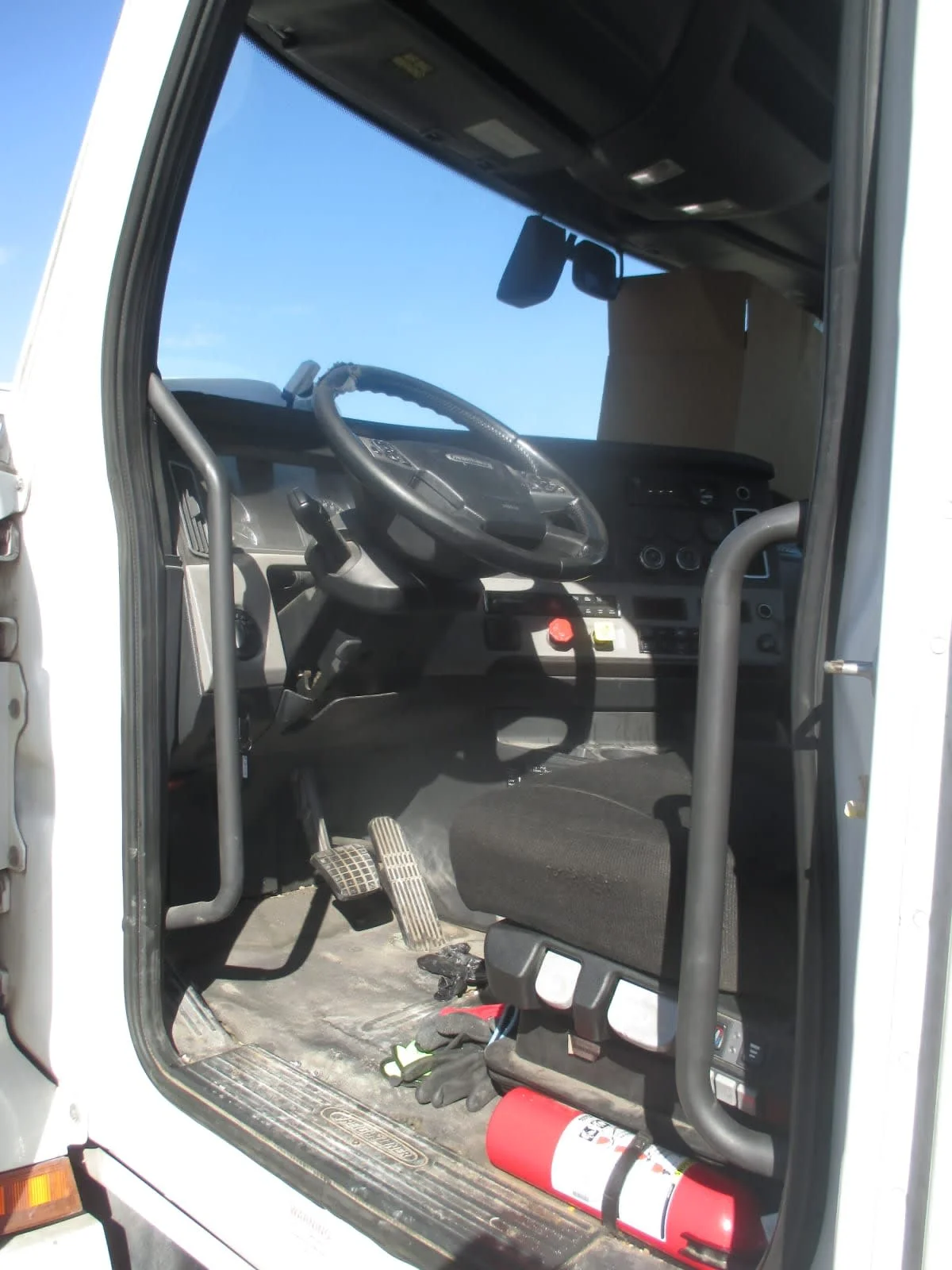 2020 Freightliner Cascadia - image 4