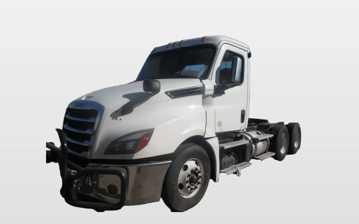 2020 Freightliner Cascadia - image 1
