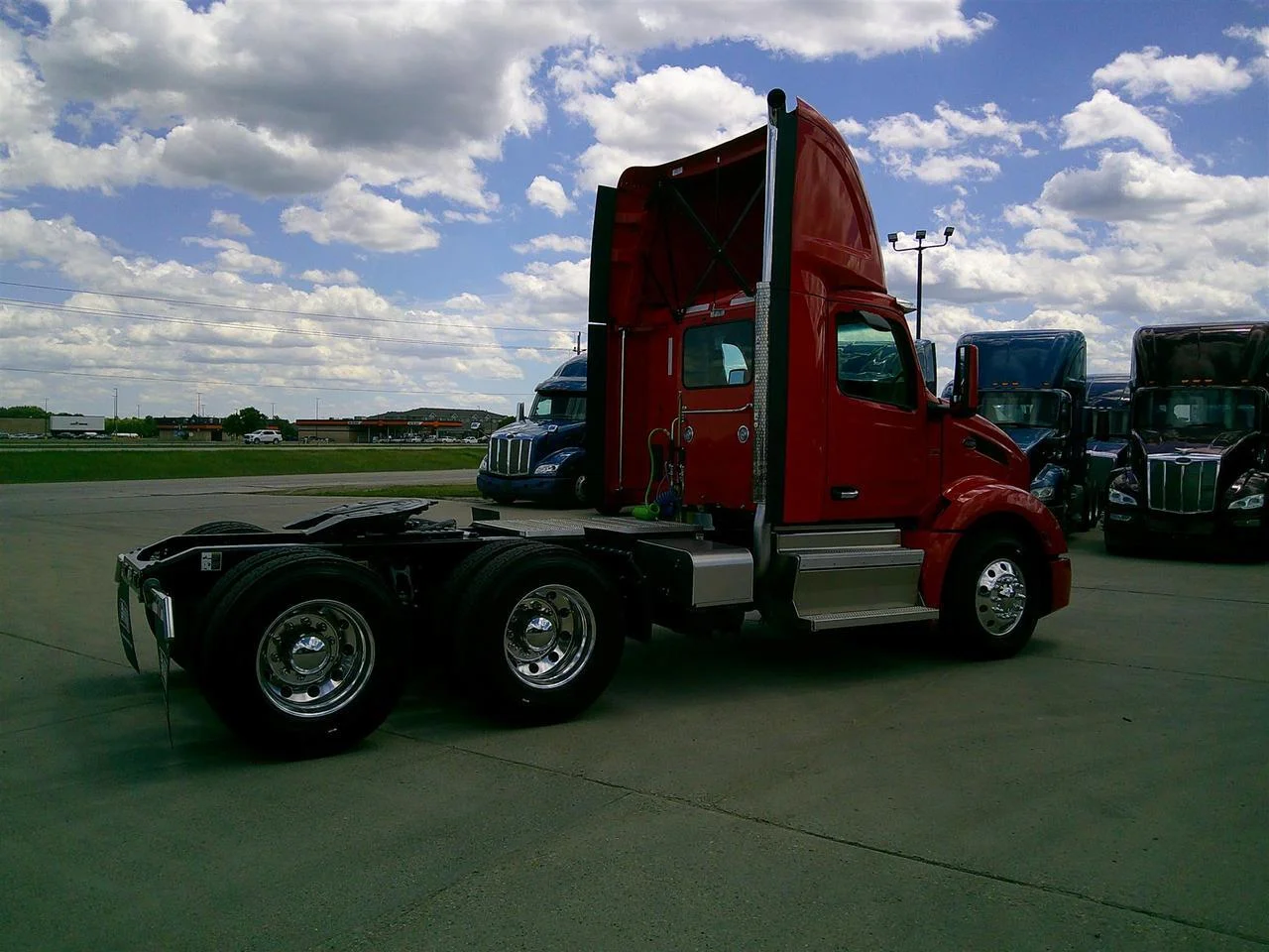 2027 Peterbilt 579 in Fargo, ND — photo 7
