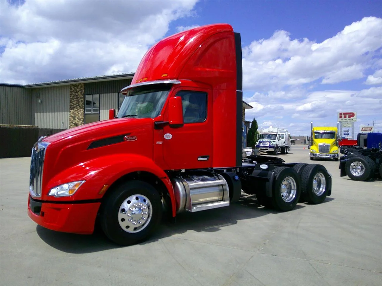 2027 Peterbilt 579 in Fargo, ND — photo 12
