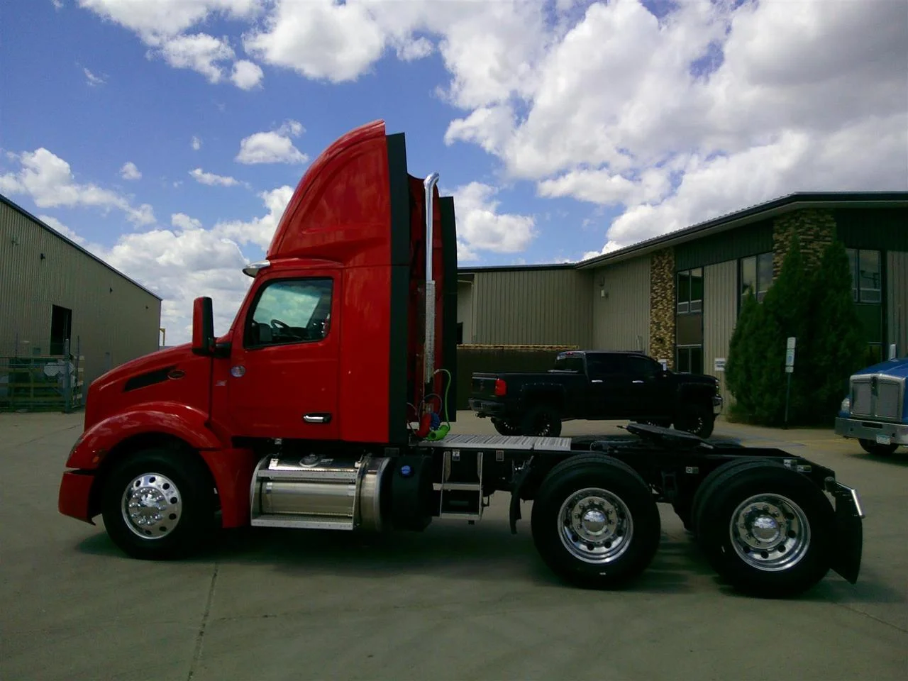 2027 Peterbilt 579 in Fargo, ND — photo 3