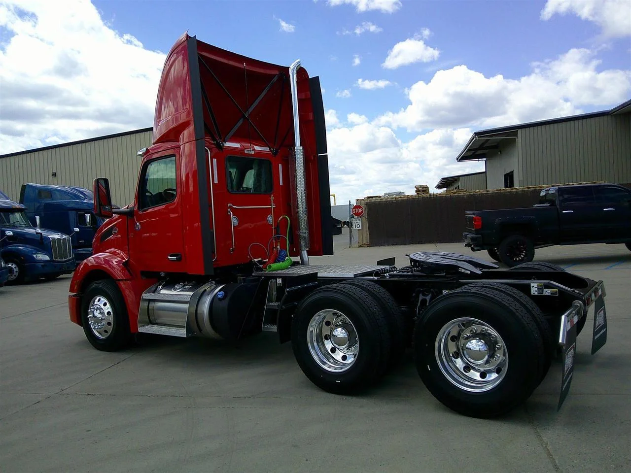 2027 Peterbilt 579 in Fargo, ND — photo 5