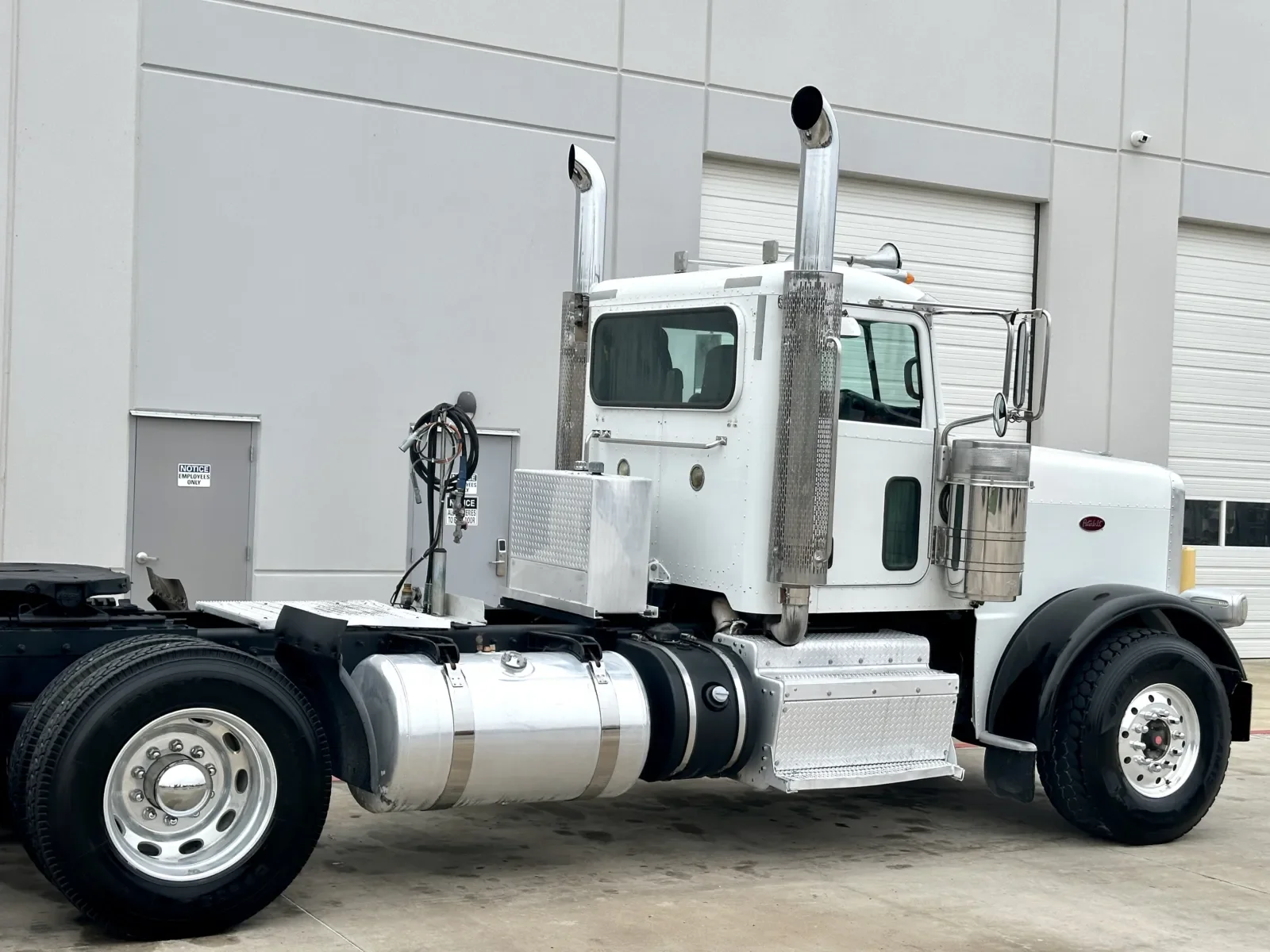 2013 Peterbilt 388 in Hutchins, TX — photo 7