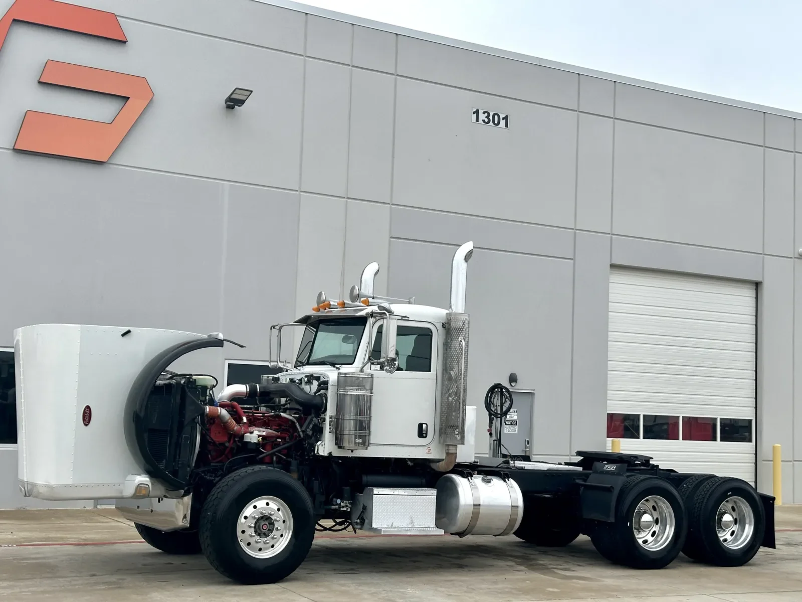 2013 Peterbilt 388 in Hutchins, TX — photo 10