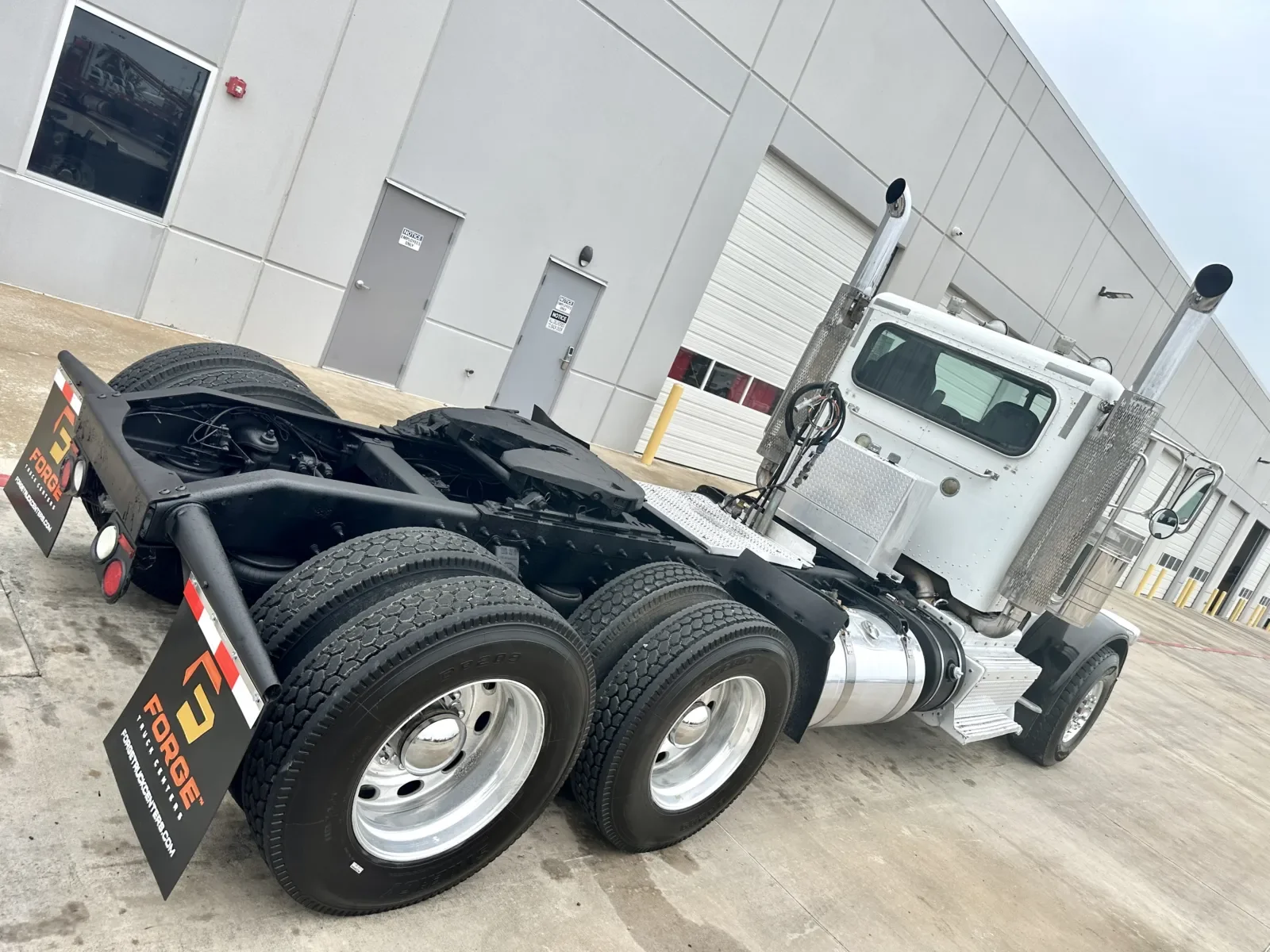 2013 Peterbilt 388 in Hutchins, TX — photo 11