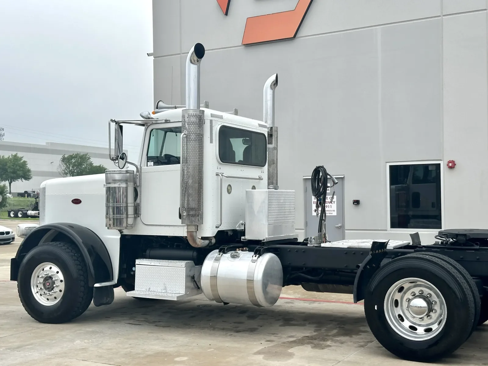 2013 Peterbilt 388 in Hutchins, TX — photo 8
