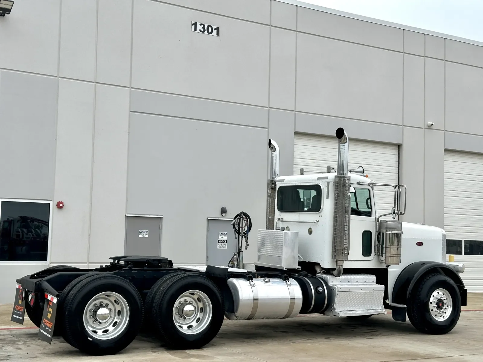 2013 Peterbilt 388 in Hutchins, TX — photo 5