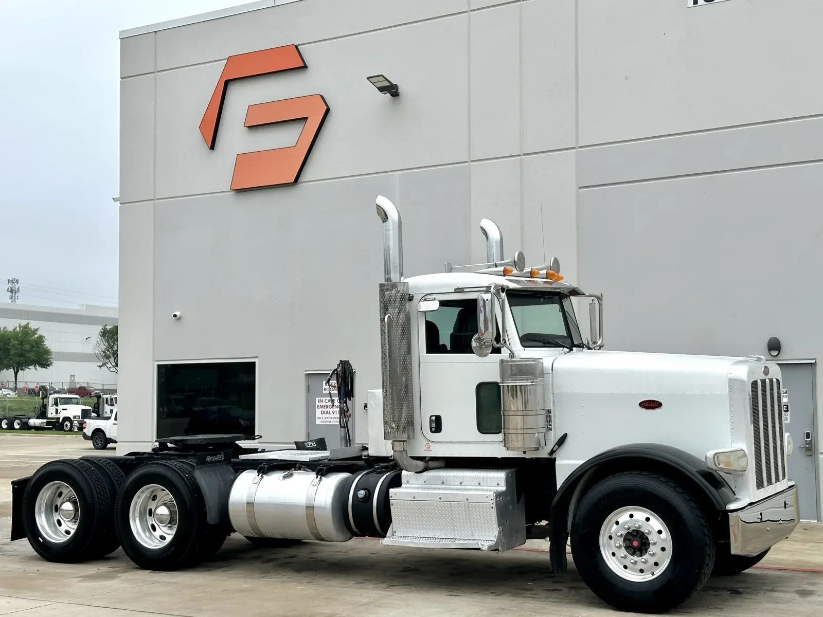2013 Peterbilt 388 in Hutchins, TX