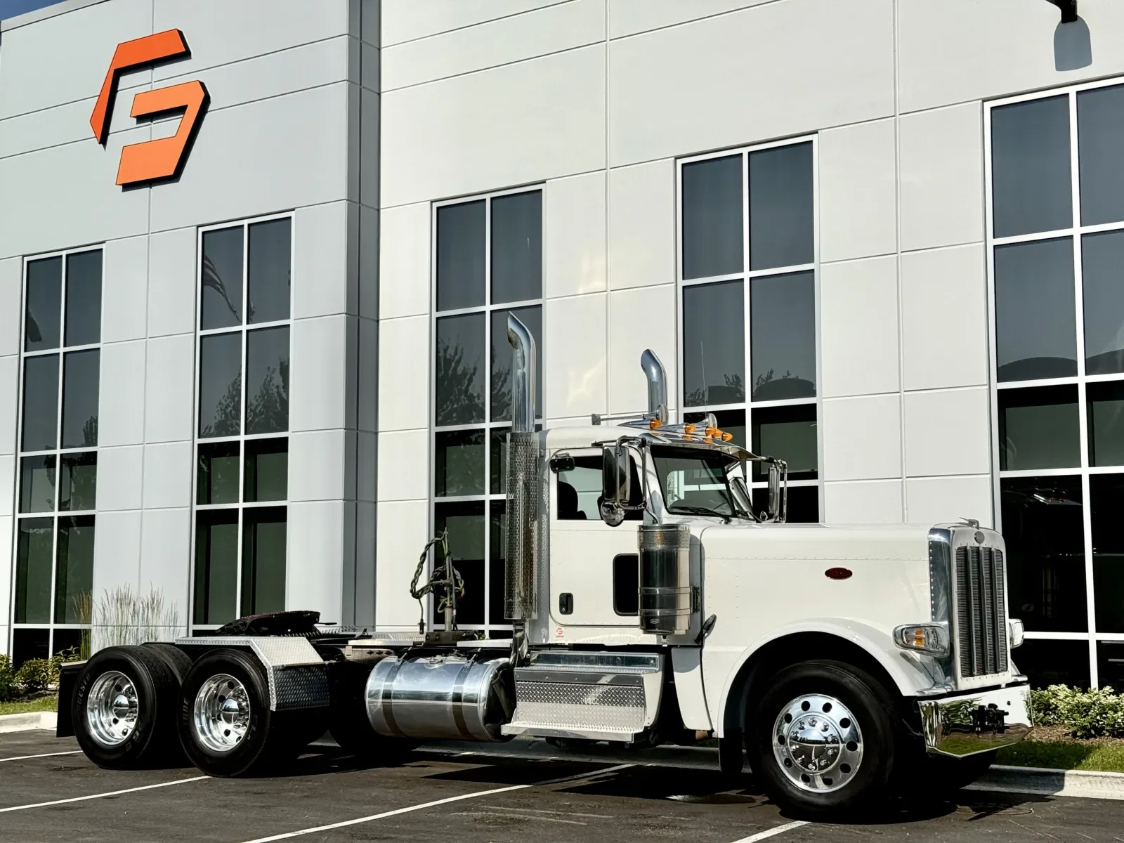2022 Peterbilt 389 - image 2