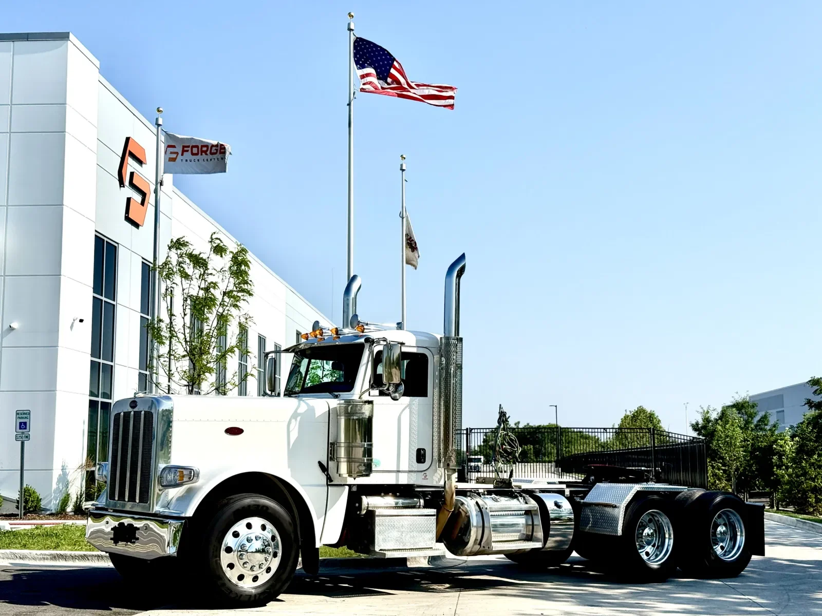 2022 Peterbilt 389 in New Lenox, IL