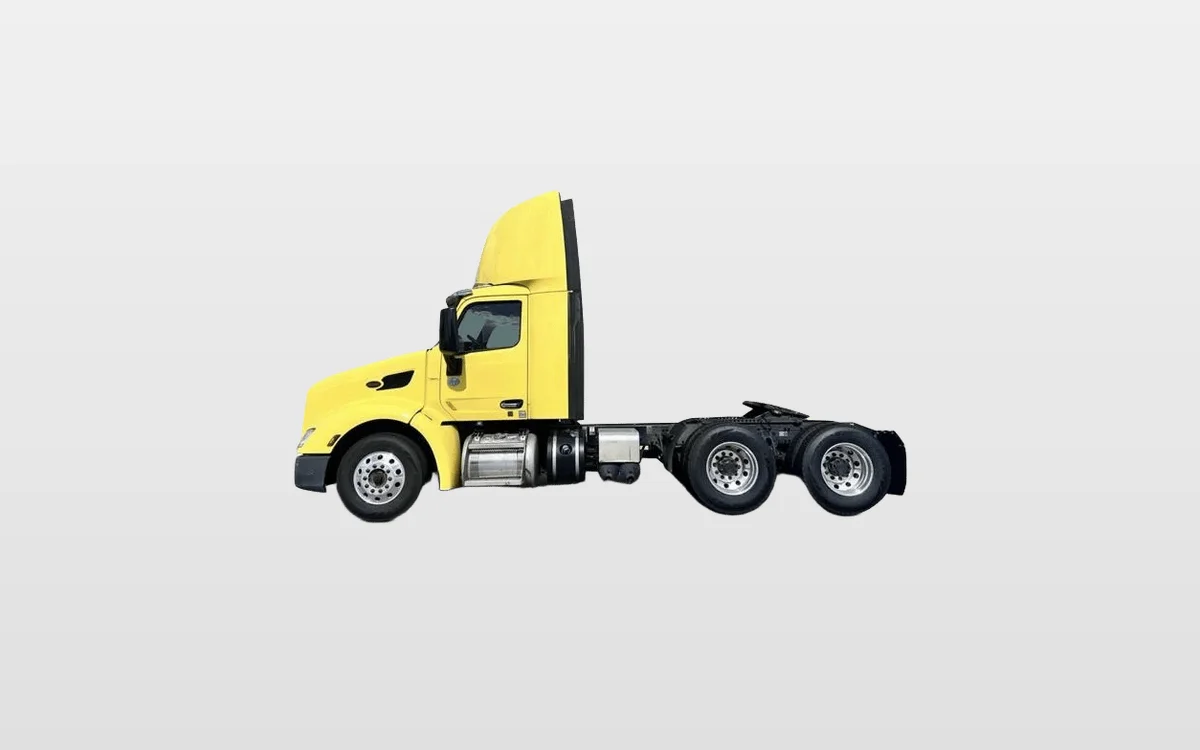 2021 Peterbilt 579 - image 1