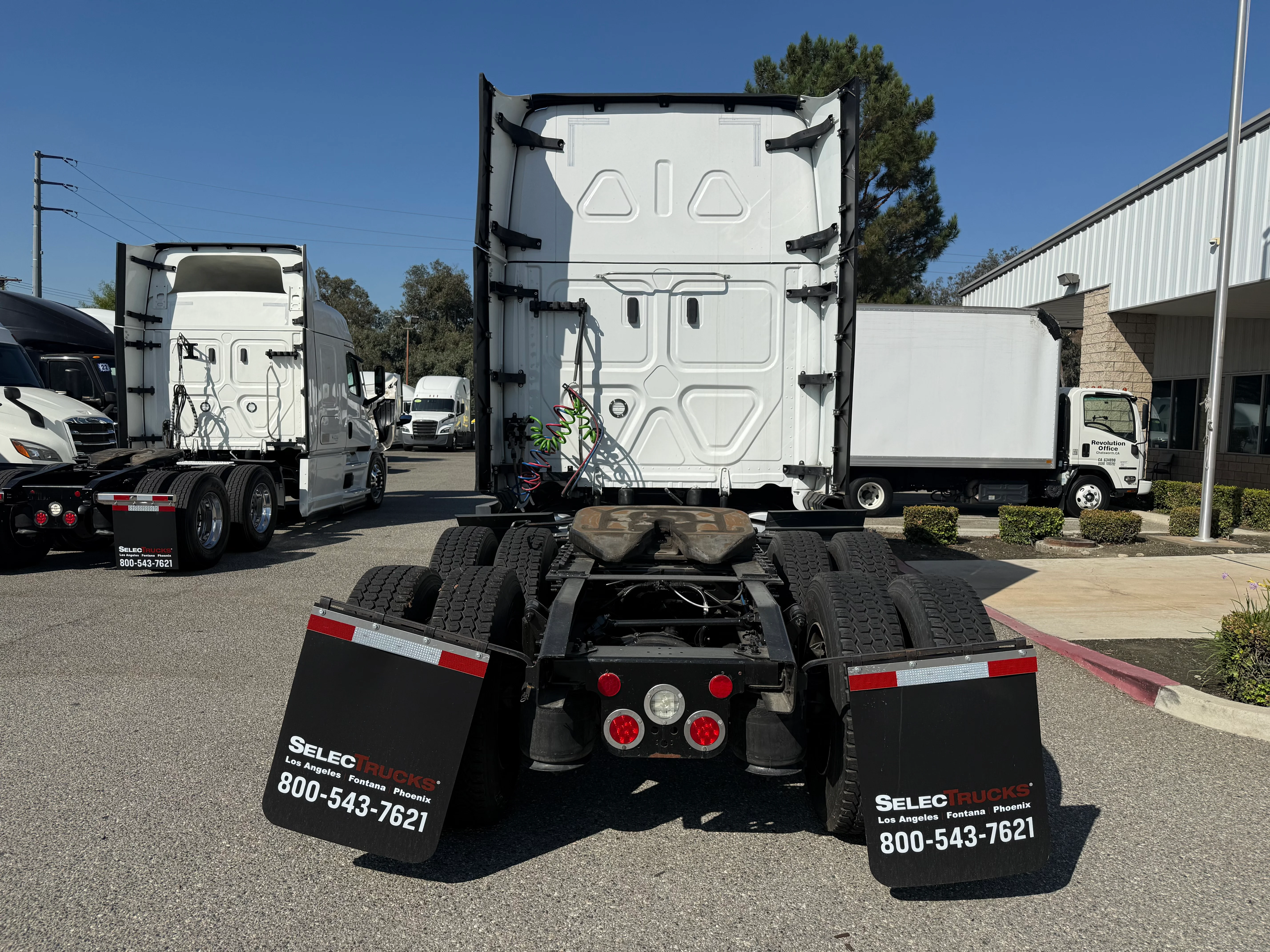 2023 Freightliner Cascadia in Fontana, CA — photo 5
