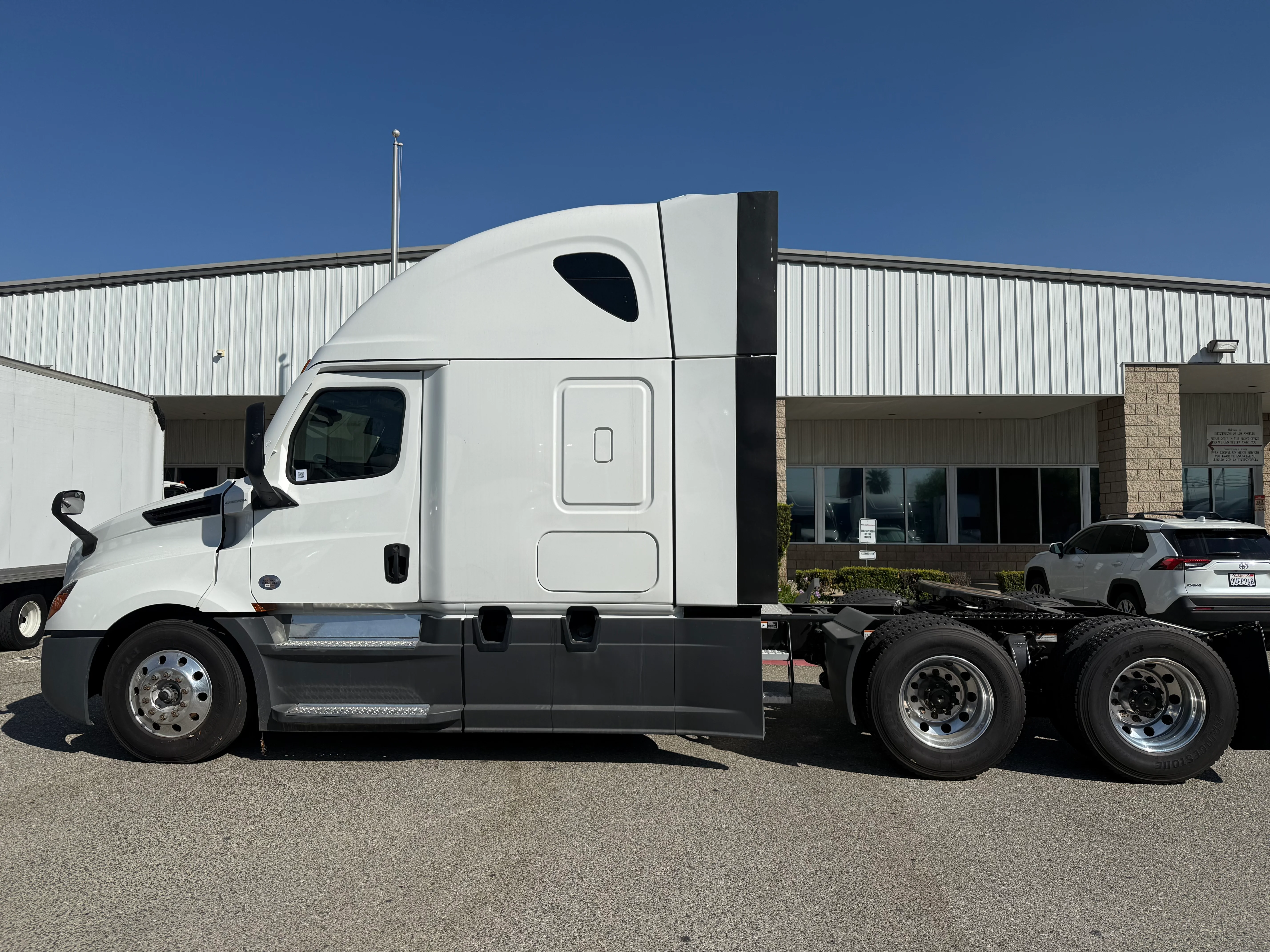 2023 Freightliner Cascadia in Fontana, CA — photo 3