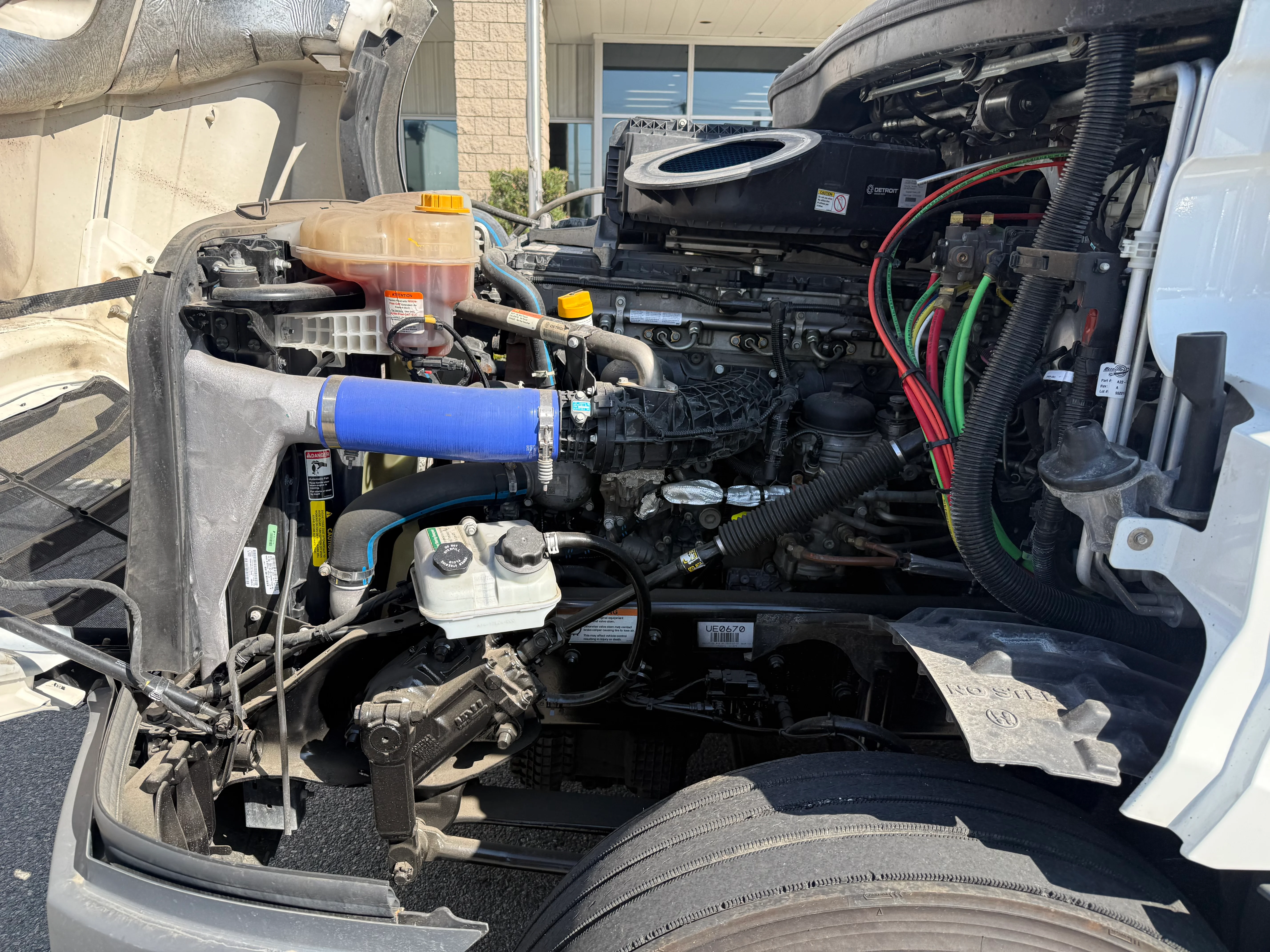 2023 Freightliner Cascadia in Fontana, CA — photo 12