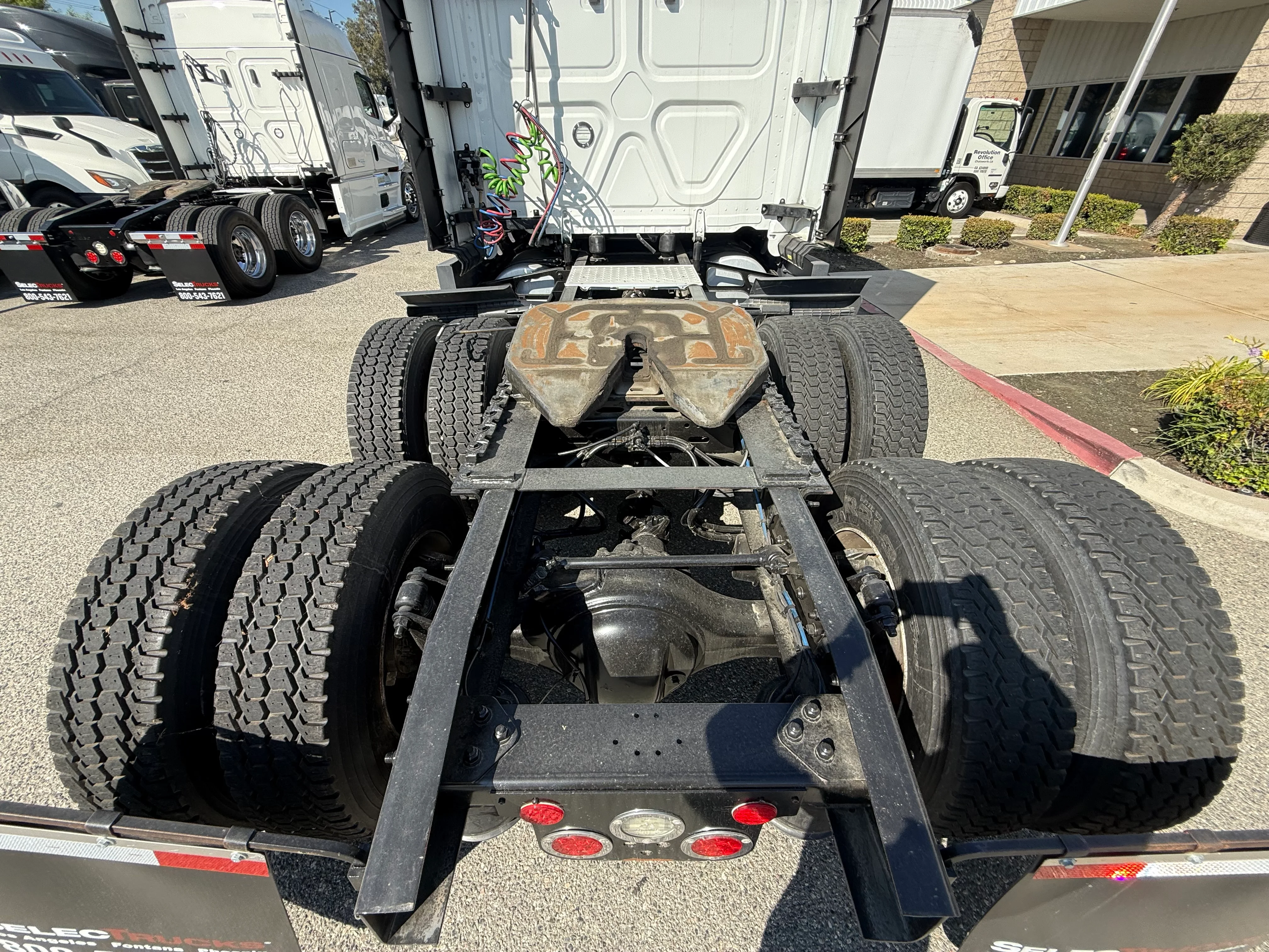 2023 Freightliner Cascadia in Fontana, CA — photo 6
