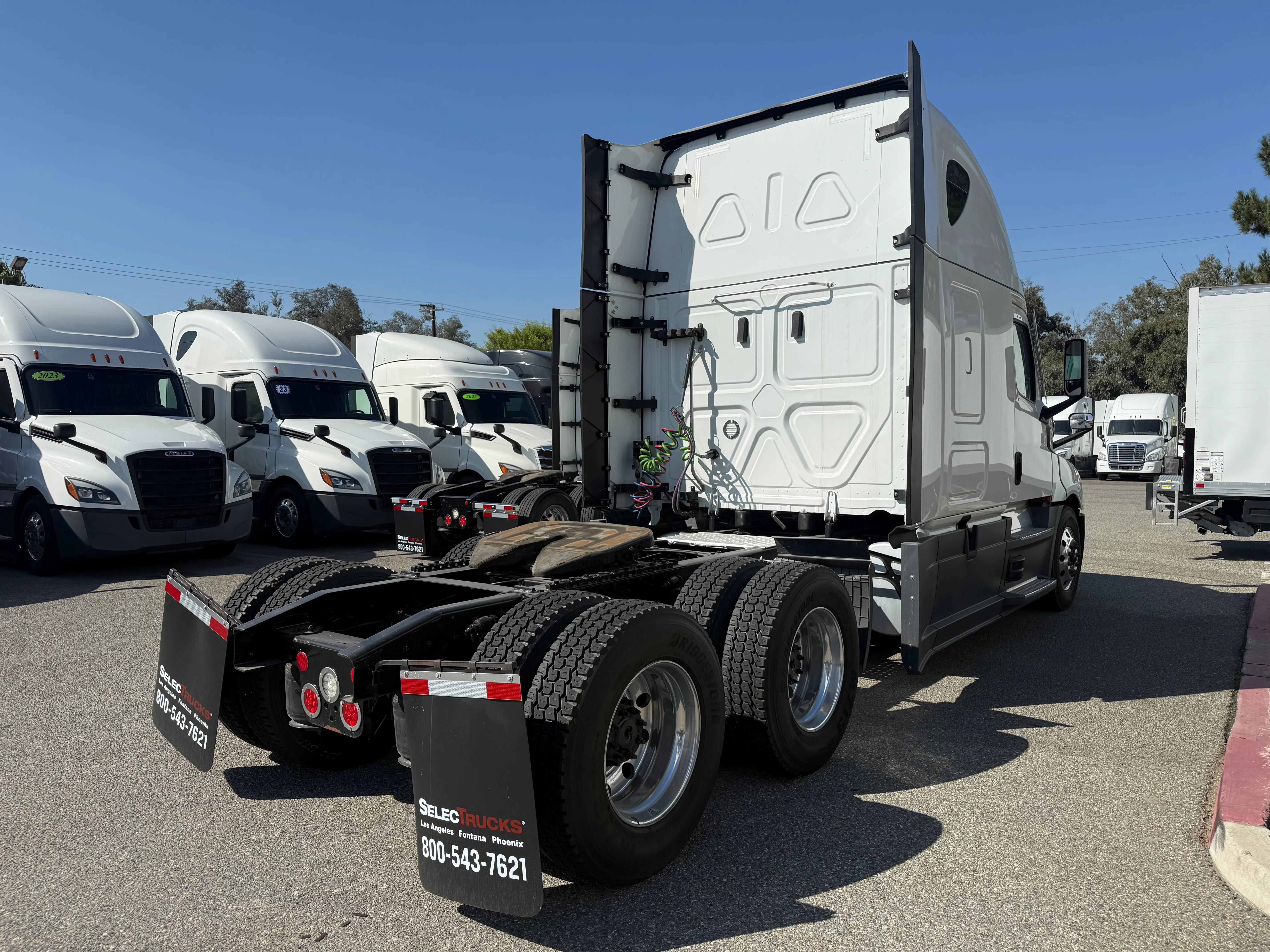 2023 Freightliner Cascadia in Fontana, CA — photo 8