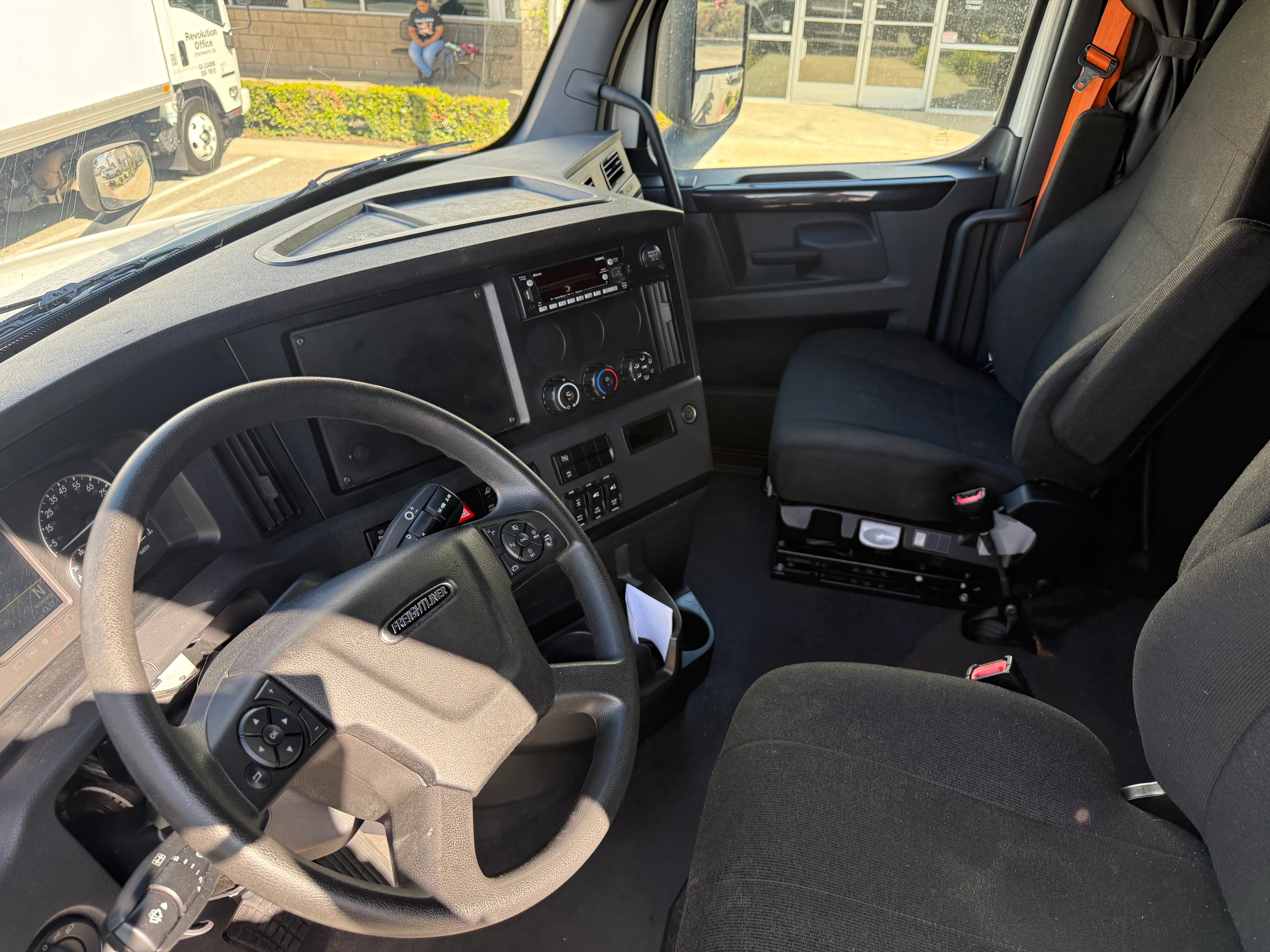 2023 Freightliner Cascadia in Fontana, CA — photo 15