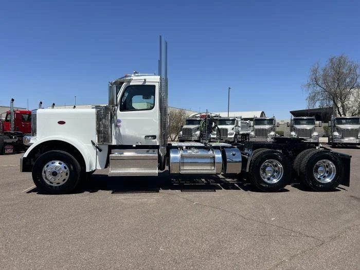 2026 Peterbilt 589 - image 4