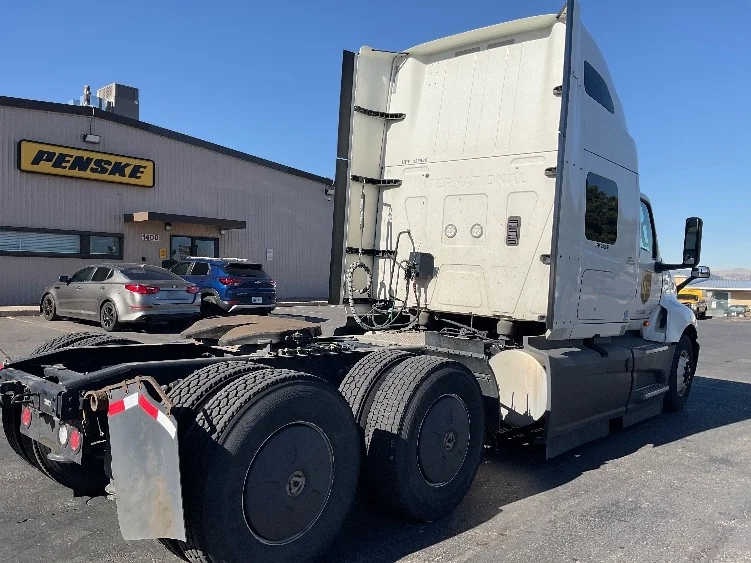 2023 International LT - image 7